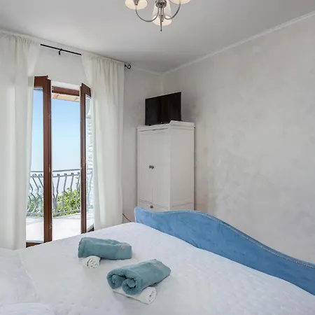 Gorgeous In With Kitchen Apartment *